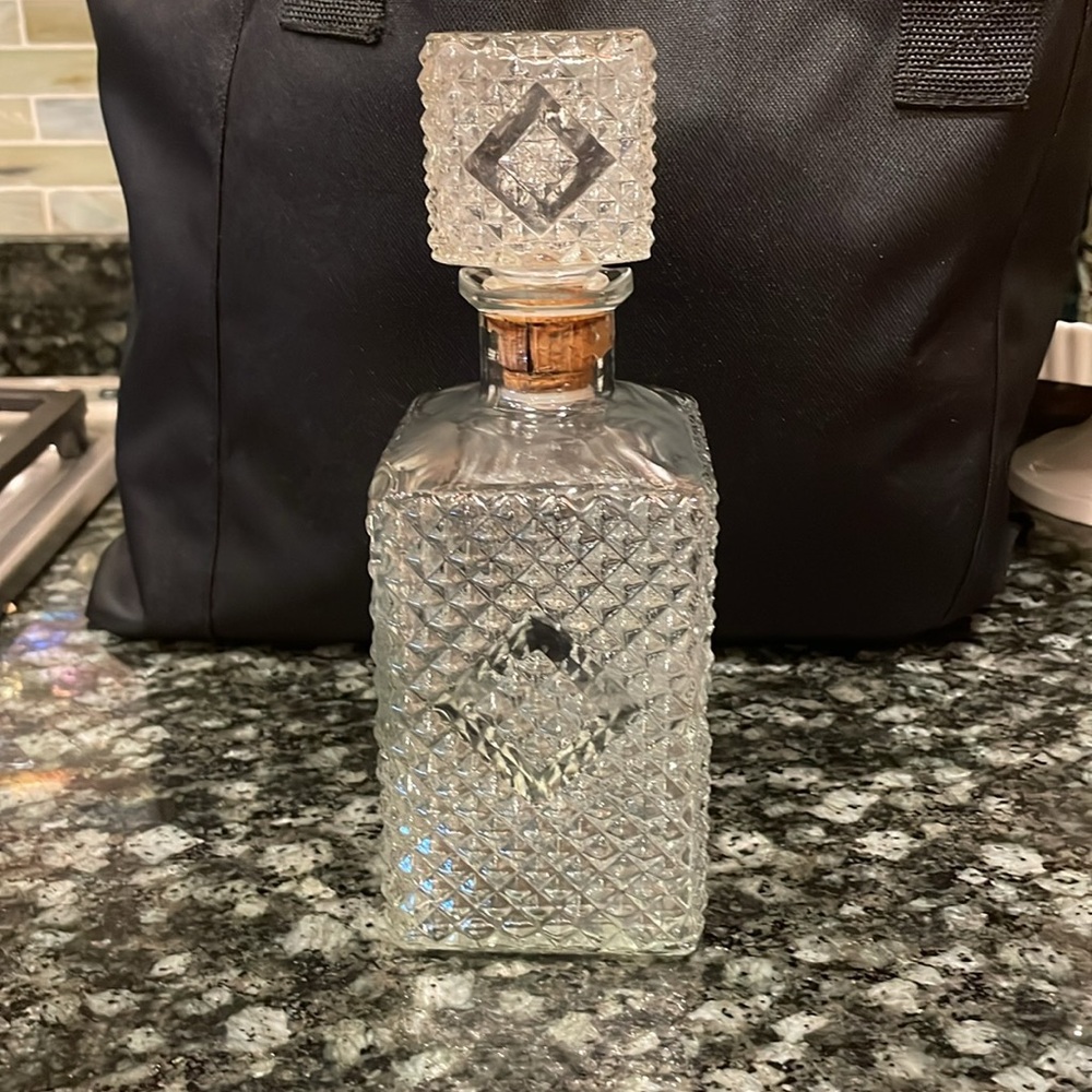 Vintage Mid Century I W Harper Glass Whiskey Decanter - Picture 3 of 8